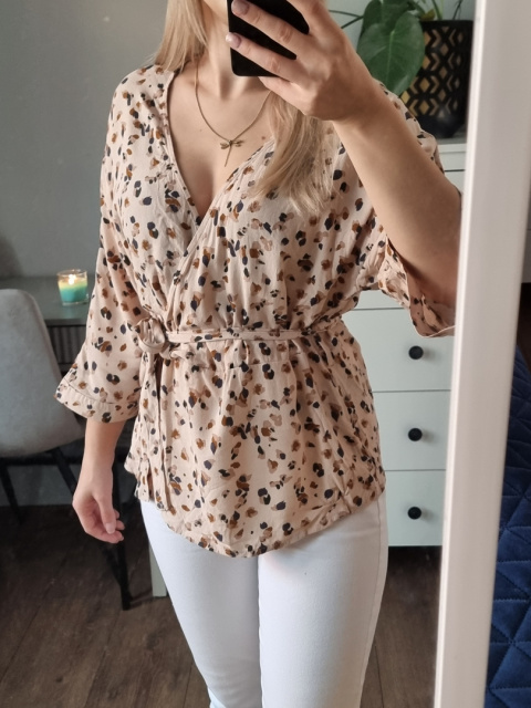 Beige blouse, wrap, made of viscose. OBJECT r. 40