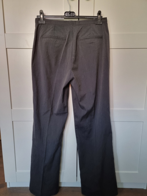 Szerokie spodnie, w kant, VERO MODA, r. 40 Szerokie spodnie, w kant, VERO MODA, r. 40