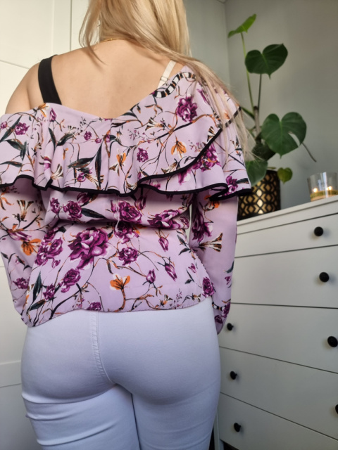Floral blouse with ruffle, open shoulder LINDEX r.S Floral blouse with ruffle, open shoulder LINDEX r.S
