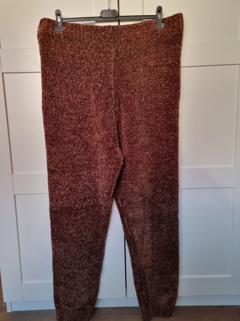 Damskie spodnie z dzianiny plus size r. 46/48 Damskie spodnie z dzianiny plus size r. 46/48