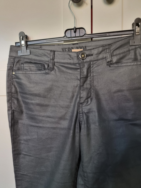 Czarne woskowane spodnie Vero Moda r. 29/34 Czarne woskowane spodnie Vero Moda r. 29/34