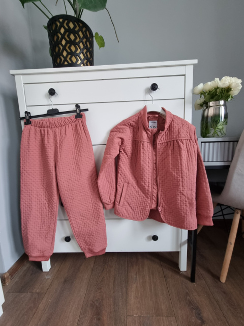 Pink set, girl VRS KIDS r. 128, 7-8 years old. Pink set, girl VRS KIDS r. 128, 7-8 years old.