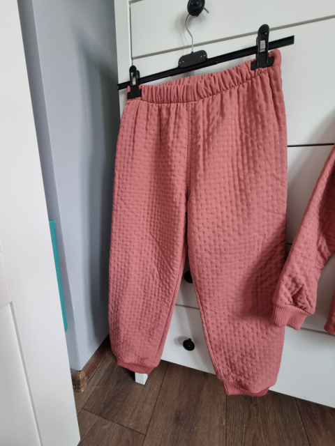Pink set, girl VRS KIDS r. 128, 7-8 years old. Pink set, girl VRS KIDS r. 128, 7-8 years old.