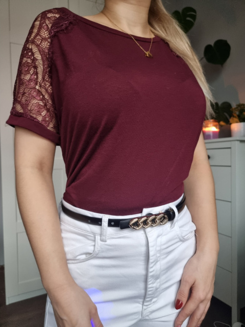 Burgundy t-shirt with lace on the sleeves Burgundy t-shirt with lace on the sleeves