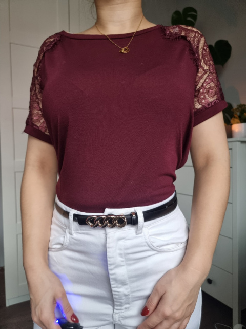 Burgundy t-shirt with lace on the sleeves Burgundy t-shirt with lace on the sleeves