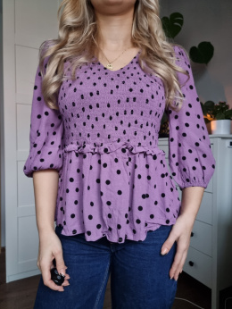 Fialová halenka s puntíky z viskózy s nabíranými rukávy
