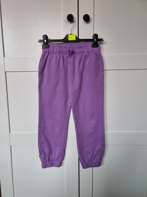 Fioletowe bawełniane spoodnie dresowe na 122/128 cm Fioletowe bawełniane spoodnie dresowe na 122/128 cm