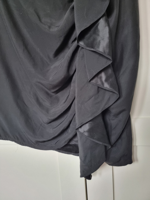 Jedwabna spódnica z falbaną marki Blanche, roz 42 Jedwabna spódnica z falbaną marki Blanche, roz 42