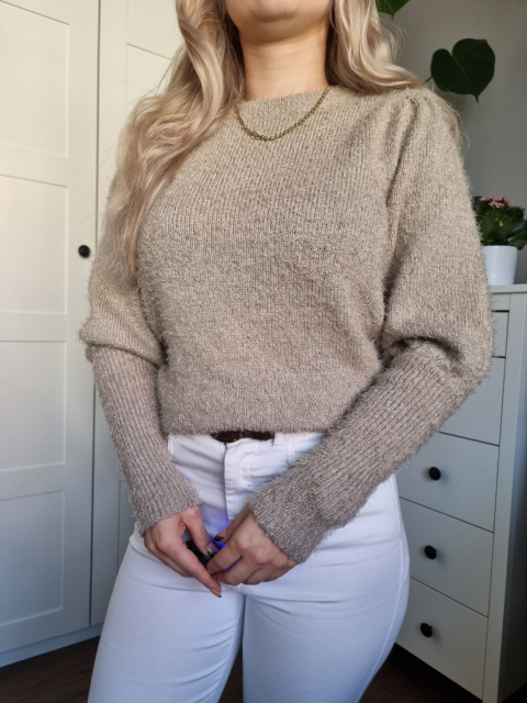Short, "hairy" sweater with puffs in taup color Short, "hairy" sweater with puffs in taup color