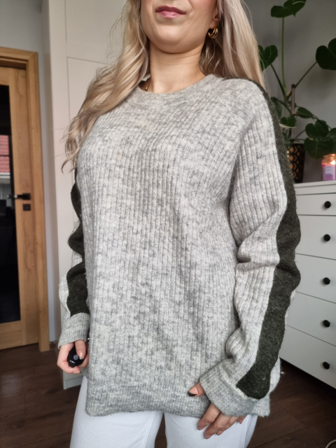 Pruhovaný svetr, mohér, vlna, ENVII, velikost L Pruhovaný svetr, mohér, vlna, ENVII, velikost L