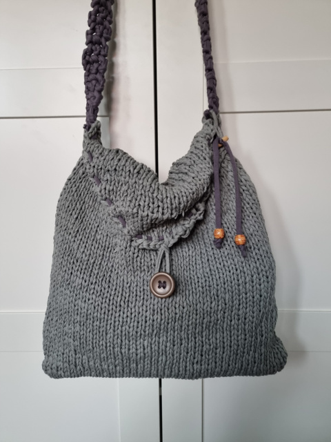 Pletená taška s knoflíkem Pletená taška s knoflíkem