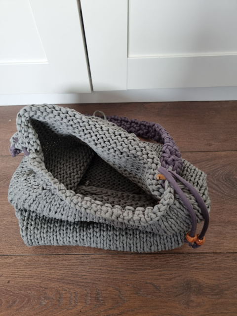 Pletená taška s knoflíkem Pletená taška s knoflíkem