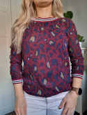 Burgundy blouse with an animal pattern and a cuff.