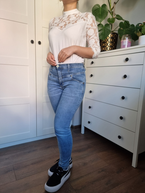 Džíny skinny zvýrazňující postavu Please Džíny skinny zvýrazňující postavu Please