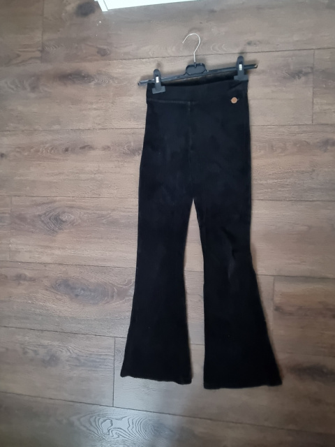 Czarne dzwony ala welur dla dziewczynki na 140 cm Czarne dzwony ala welur dla dziewczynki na 140 cm