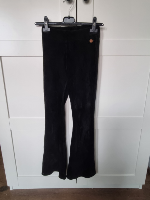 Czarne dzwony ala welur dla dziewczynki na 140 cm Czarne dzwony ala welur dla dziewczynki na 140 cm