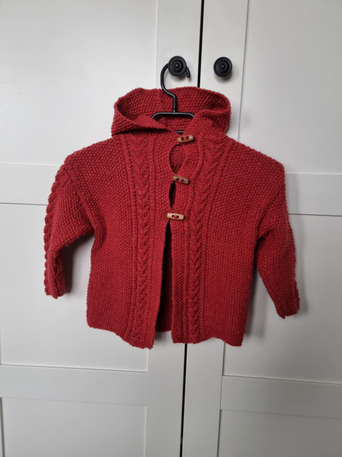 Red handmade children's sweater, 4–5 years Red handmade children's sweater, 4–5 years