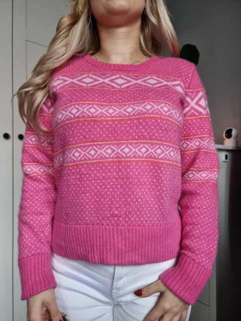 Skandynawski różowy sweter z wełną i angorą Skandynawski różowy sweter z wełną i angorą