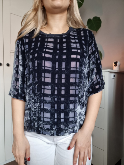 Navy blue blouse with silk, size L Navy blue blouse with silk, size L
