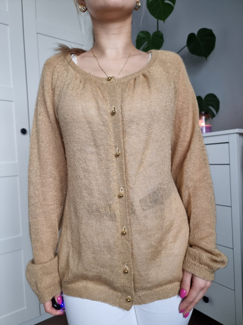 Sweater with 60% mohair and gold buttons Sweater with 60% mohair and gold buttons
