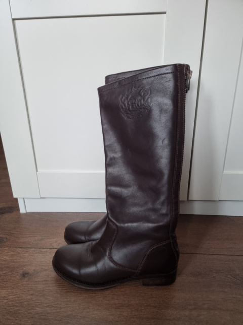 Chocolate Guess boots, size 38 Chocolate Guess boots, size 38