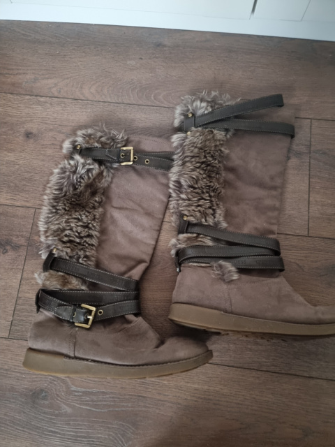 Fur-lined boots Guess, size 38 Fur-lined boots Guess, size 38