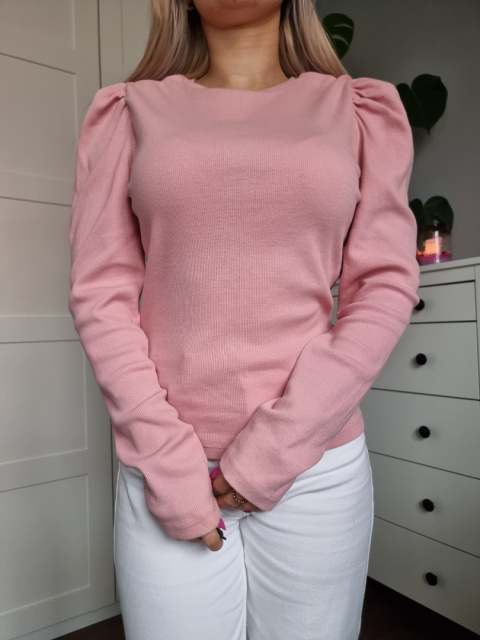 Pink blouse with puffed sleeves Pink blouse with puffed sleeves