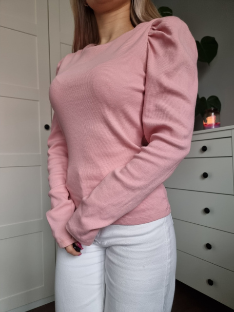 Pink blouse with puffed sleeves Pink blouse with puffed sleeves