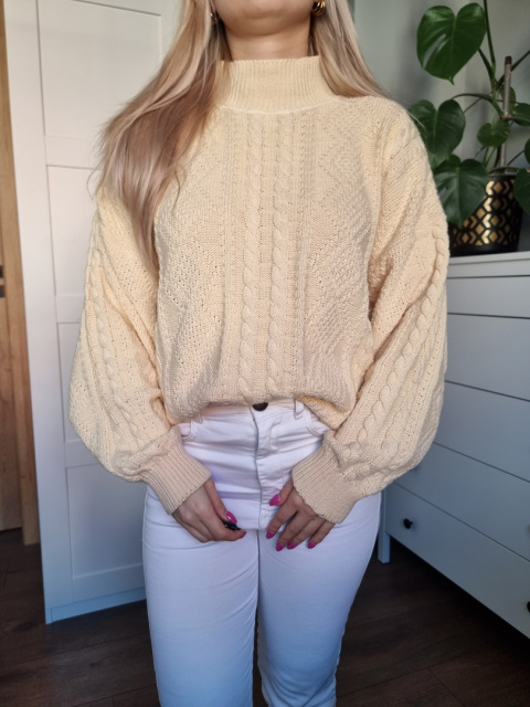 Sunny yellow sweater with a braided weave Sunny yellow sweater with a braided weave