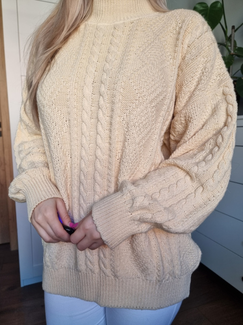 Sunny yellow sweater with a braided weave Sunny yellow sweater with a braided weave