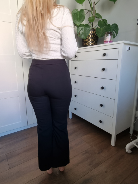 Czarne spodnie Mango typu dzwony cropped Czarne spodnie Mango typu dzwony cropped