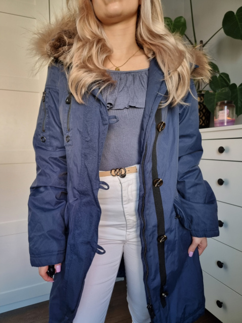 Tmavě modrá jarní bunda s kapucí r. 36 Tmavě modrá jarní bunda s kapucí r. 36