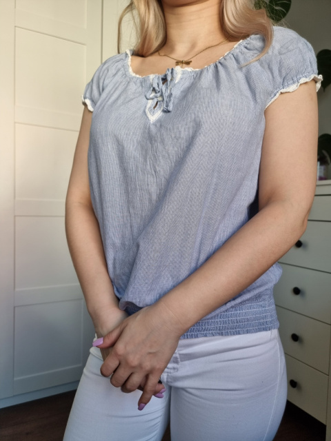 Bawełniana bluzka w biało niebieskie paseczki Bawełniana bluzka w biało niebieskie paseczki