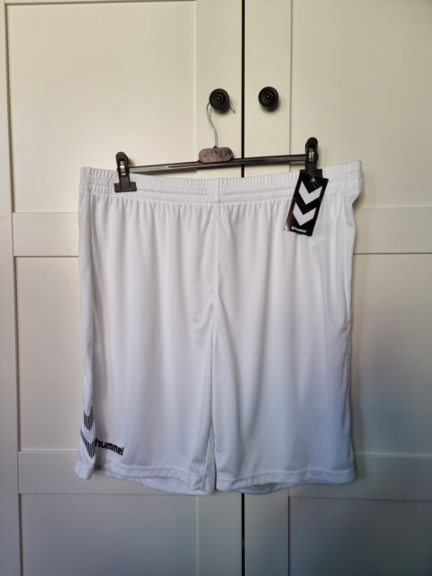 Białe męskie spodenki Hummel, nowe 3XL Białe męskie spodenki Hummel, nowe 3XL