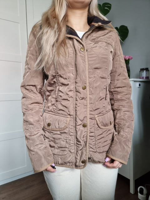 Lekka wiosenna kurtka w kolorze jasnego brązu Lekka wiosenna kurtka w kolorze jasnego brązu