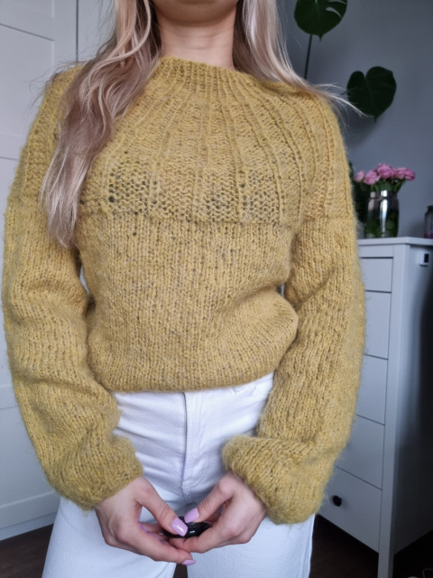 Jasnozielony moherowy sweteter hand made, r. S/M Jasnozielony moherowy sweteter hand made, r. S/M