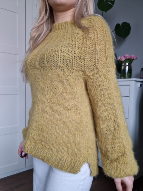 Jasnozielony moherowy sweteter hand made, r. S/M Jasnozielony moherowy sweteter hand made, r. S/M