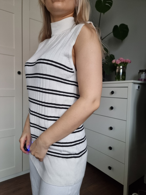 Elegancki klasyczny półgolf bez rękawów w paski, r. 42 Elegancki klasyczny półgolf bez rękawów w paski, r. 42