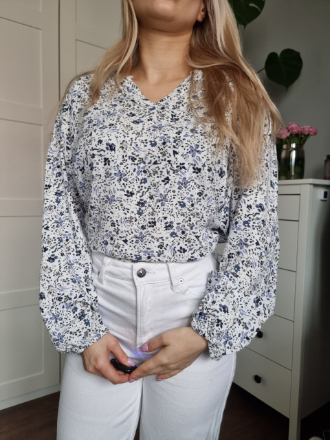 Biała koszula w drobne błękitne kwiatuszki, r. M Biała koszula w drobne błękitne kwiatuszki, r. M