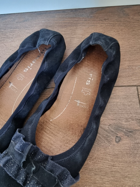 Lekkie granatowe baleriny Tamaris, skóra naturalna, r. 39 Lekkie granatowe baleriny Tamaris, skóra naturalna, r. 39