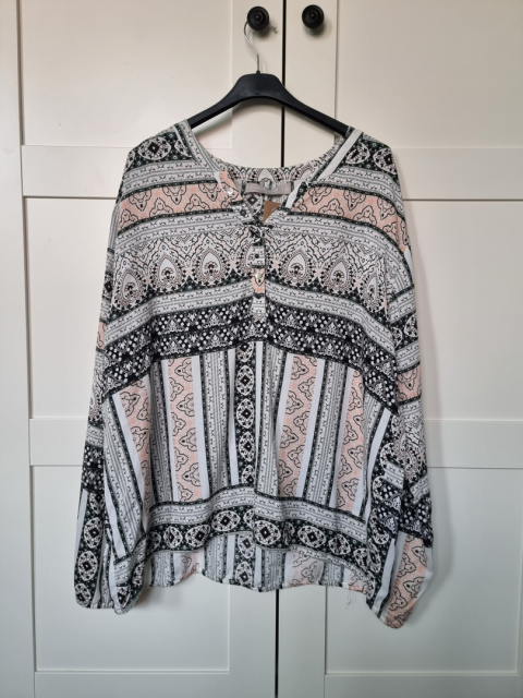 Koszula boho z guzikamia w pastelowe wzory, wiskoza, oversize Koszula boho z guzikamia w pastelowe wzory, wiskoza, oversize
