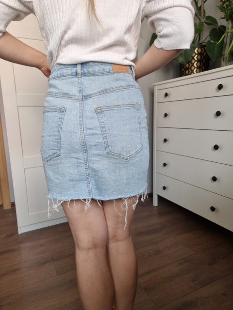 Džínová sukně s prošíváním Gina Tricot, r. S Džínová sukně s prošíváním Gina Tricot, r. S