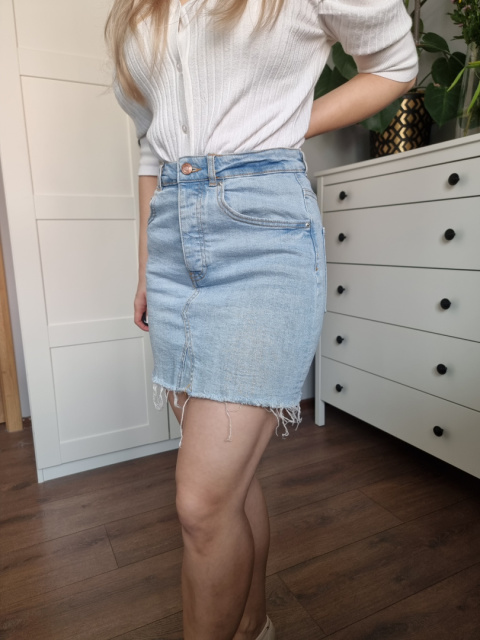 Džínová sukně s prošíváním Gina Tricot, r. S Džínová sukně s prošíváním Gina Tricot, r. S