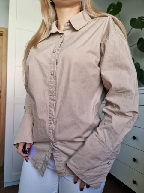 Beige cotton shirt, cuffs, coated buttons, size M Beige cotton shirt, cuffs, coated buttons, size M