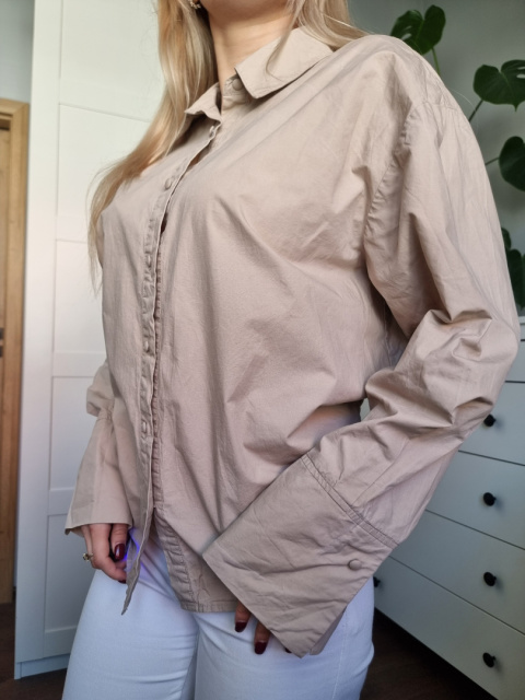 Beige cotton shirt, cuffs, coated buttons, size M Beige cotton shirt, cuffs, coated buttons, size M