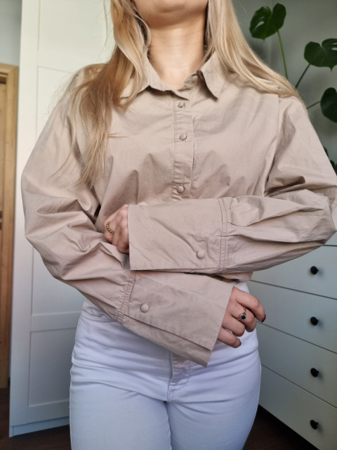 Beige cotton shirt, cuffs, coated buttons, size M Beige cotton shirt, cuffs, coated buttons, size M