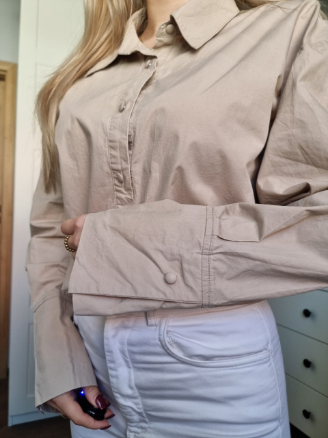 Beige cotton shirt, cuffs, coated buttons, size M Beige cotton shirt, cuffs, coated buttons, size M