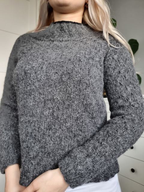 Gray wool sweater with trim Gray wool sweater with trim