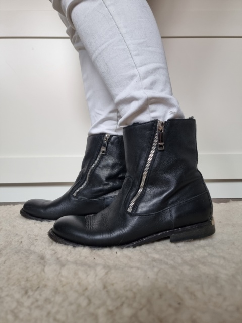 Czarne ocieplane niskie botki Burberry skóra naturalna, futerko r 38 Czarne ocieplane niskie botki Burberry skóra naturalna, futerko r 38