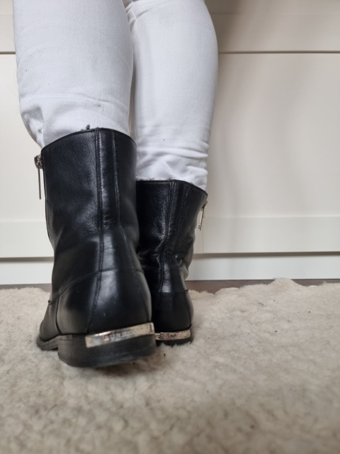 Czarne ocieplane niskie botki Burberry skóra naturalna, futerko r 38 Czarne ocieplane niskie botki Burberry skóra naturalna, futerko r 38